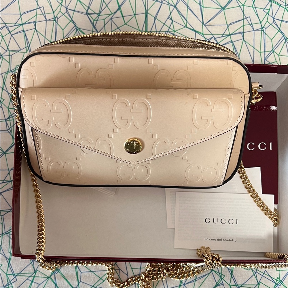 Gucci Leather Beige Crossbody Bag with Gold Chain 7.2 x 4.5 x 2.5